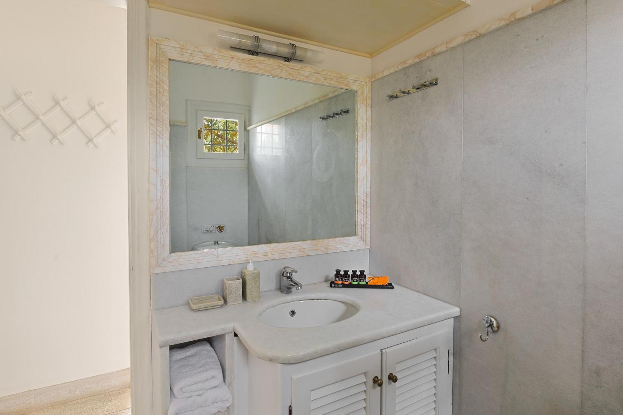 Nika 3* Spetses Town